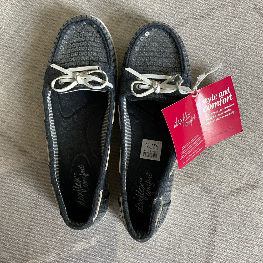 Dexflex comfort women’s 8.5 boat shoes, similar to Sperry’s. NWT, navy
